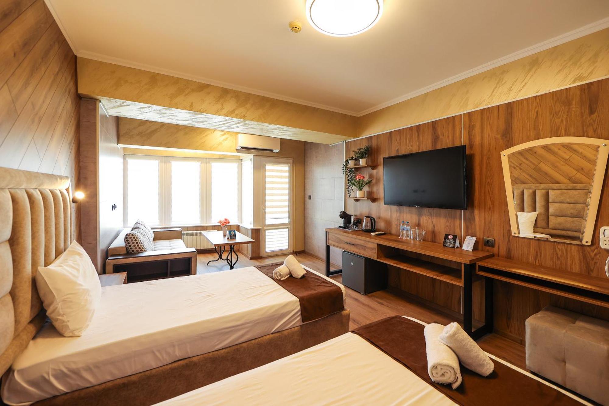 Family Hotel Gotse Deltjev Exteriör bild